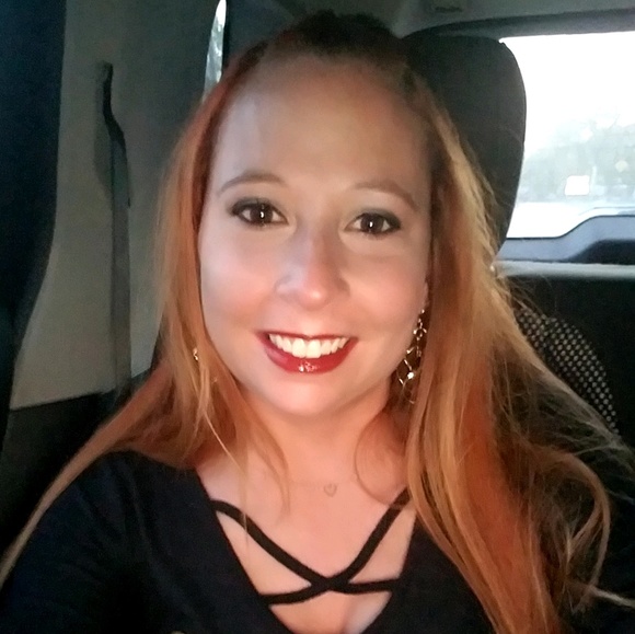 Meet your Posher, Larissa - Picture 1 of 1